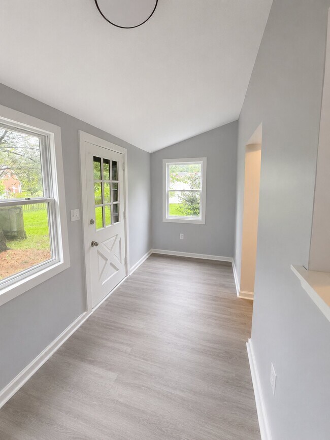 Photo - 2093 Newcome St