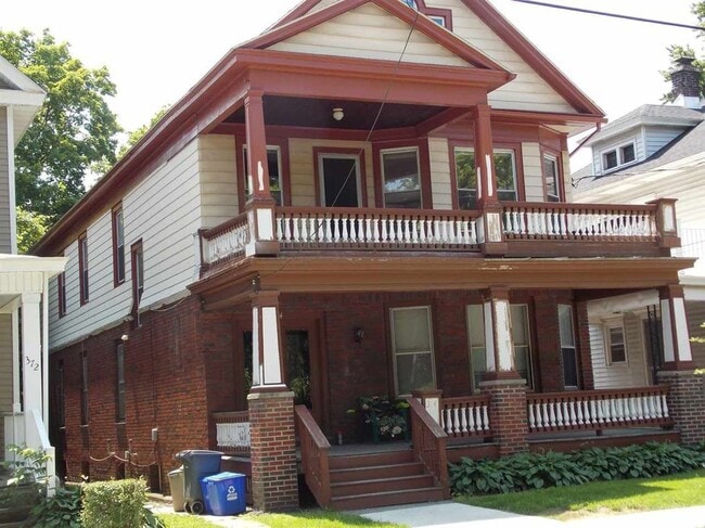 Photo - 374 Morris St