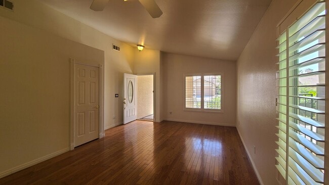 Photo - 1413 Iron Springs Dr
