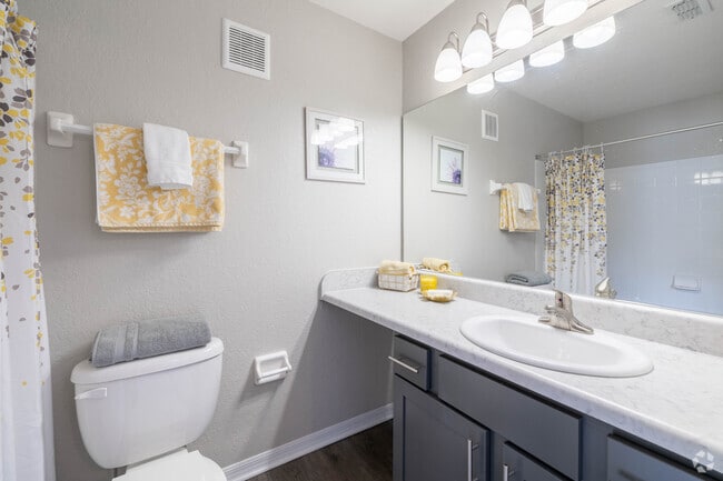 2BR, 2BA - 1,096SF - Primary Bathroom - Heron