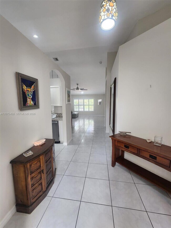 6053 Heliconia Rd