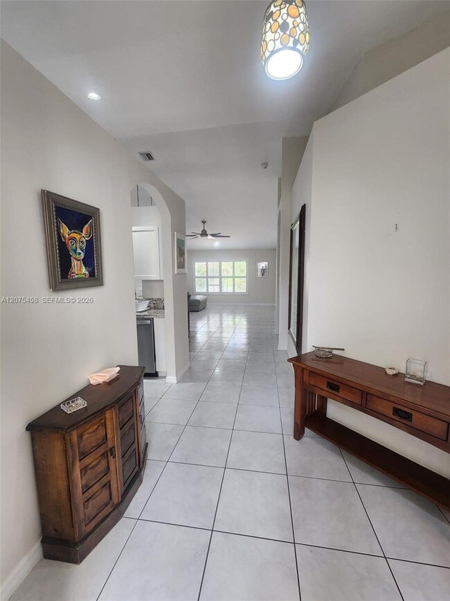 Photo - 6053 Heliconia Rd