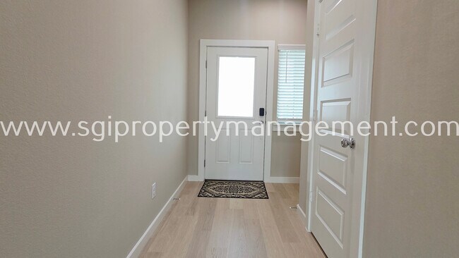Photo - 913 London Town Ln