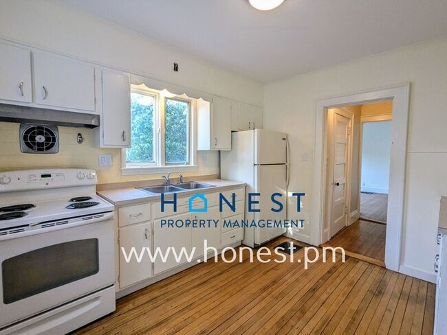 Building Photo - 1168 Washington St Rental