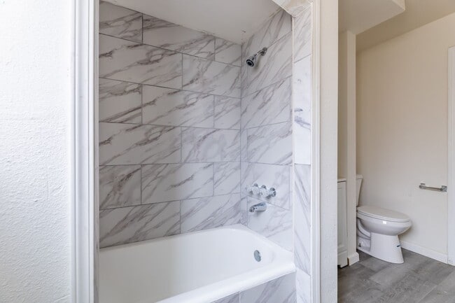 Photo - 138 W 82nd St