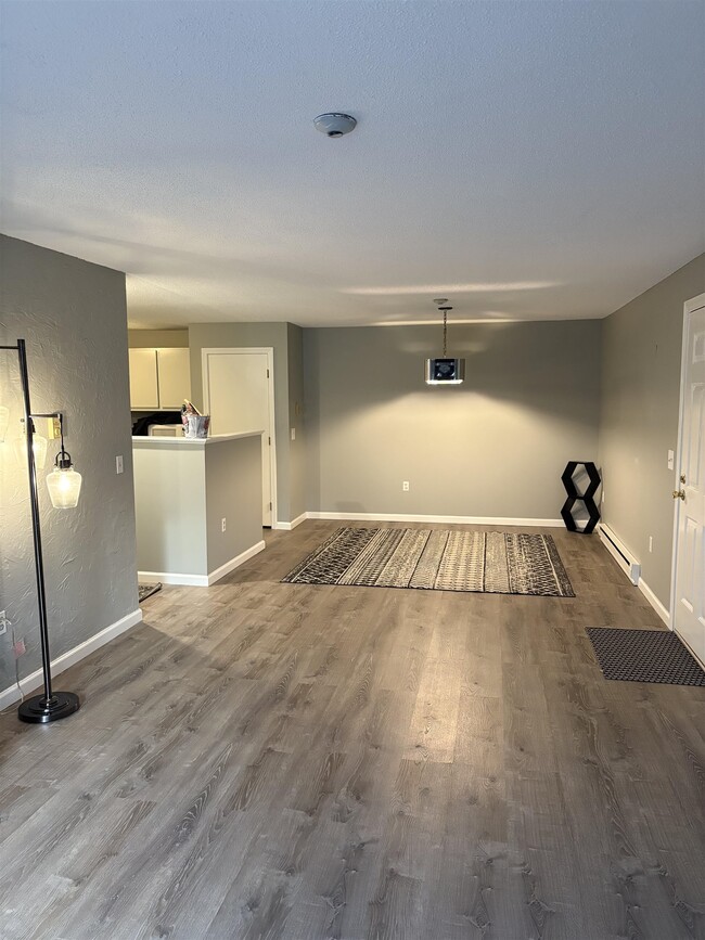 Photo - 130 Endicott St N