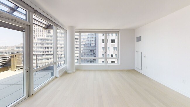 Photo - 525 West 52nd