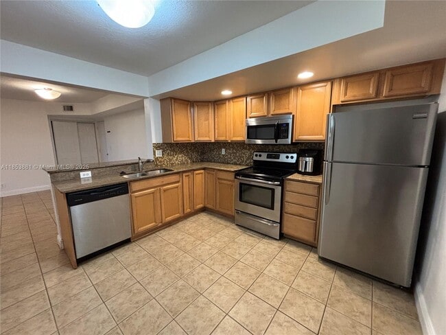 Building Photo - 5761 Riverside Dr Rental