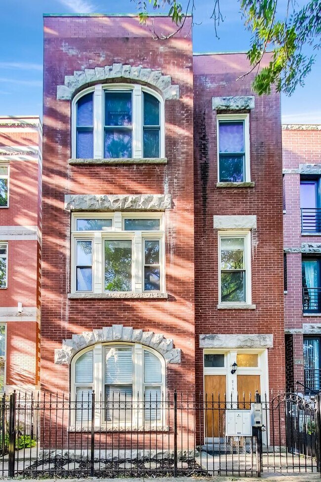 Building Photo - 2141 W Crystal St Unit 2