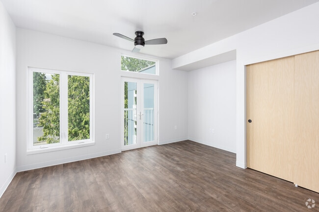 Studio, 1BA - 366-379SF
