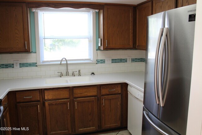 Photo - 933 Perrin Dr
