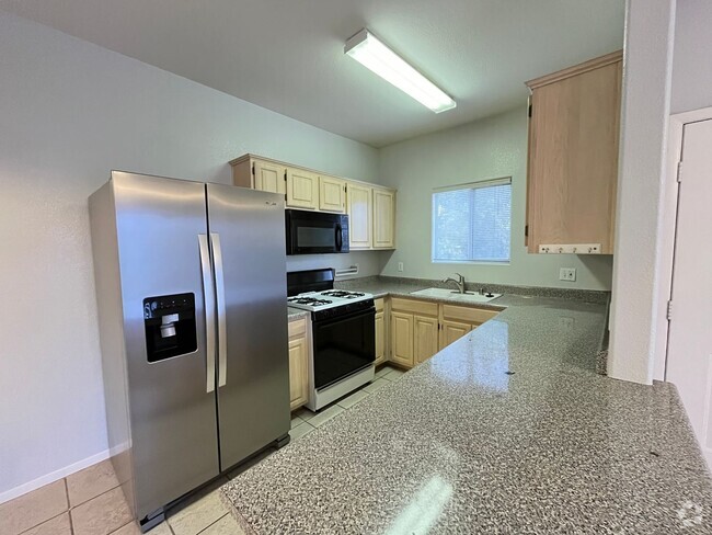 Building Photo - Cozy 2 Bedroom 2 Bathroom Condo in Gated C...