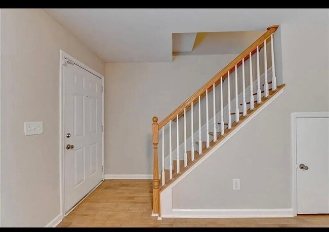 Photo - 810 Summer Pl NW