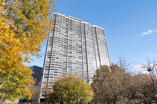 Building Photo - 2800 N Lake Shore Dr Unit 3113