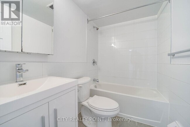 Photo - 1500 Bathurst St Unit 1405