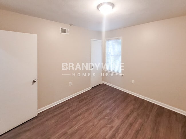 Photo - 3685 Naylor Dr