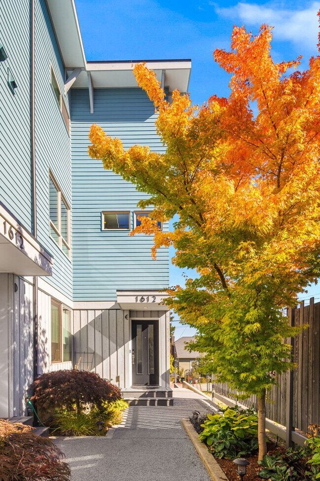 West Seattle/Admiral Luxury Townhome with ... - West Seattle/Admiral Luxury Townhome with ... Unit E