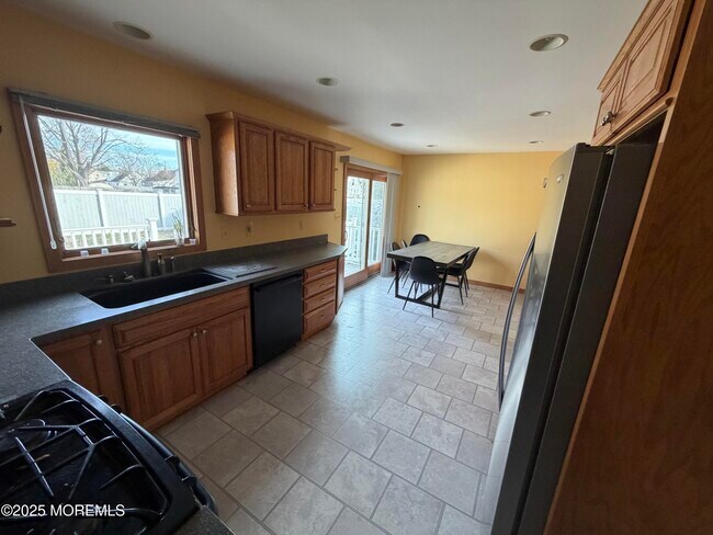 Photo - 755 Van Ct Ave