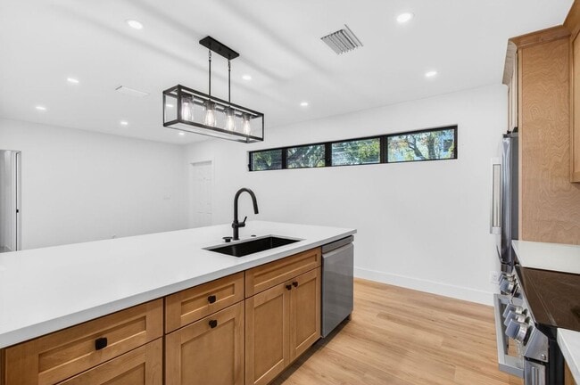 Photo - 2 BEDROOMS 1 BATHROOM!