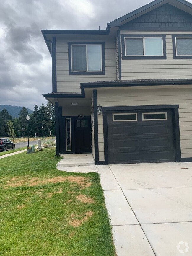Building Photo - 2BED2.5 BATH-TOWNHOME IN A QUIET NEIGHBORHOOD