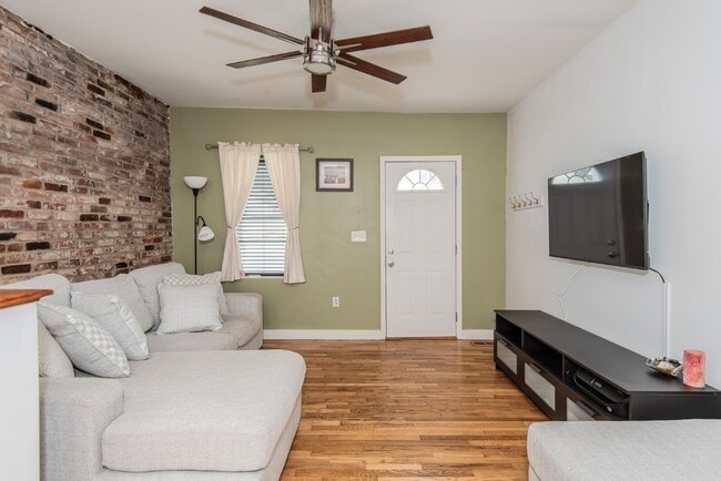 Photo - 4048 Walsh St