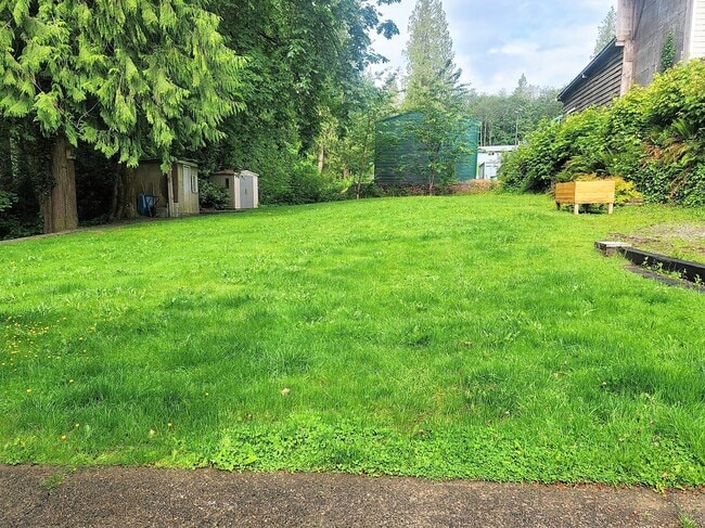 Photo - 3 Bedroom Home Convenient Bremerton Location!