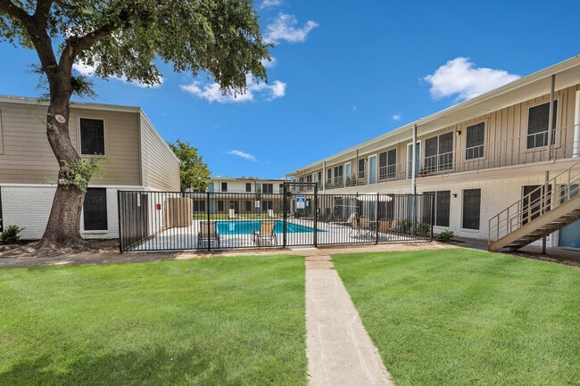 Villa Nueva Apartments