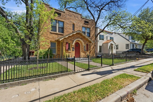 Building Photo - 804 Rutherford Pl