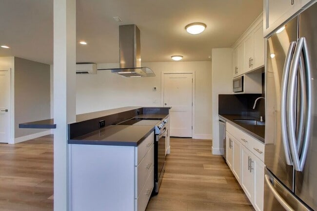 Building Photo - 1662 Hollenbeck Ave Unit 15