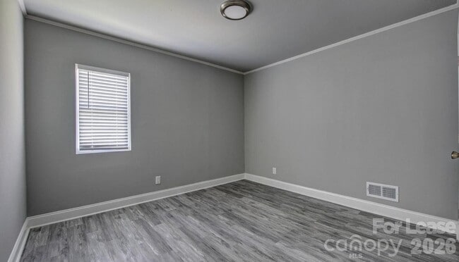 Photo - 910 E 6th Ave