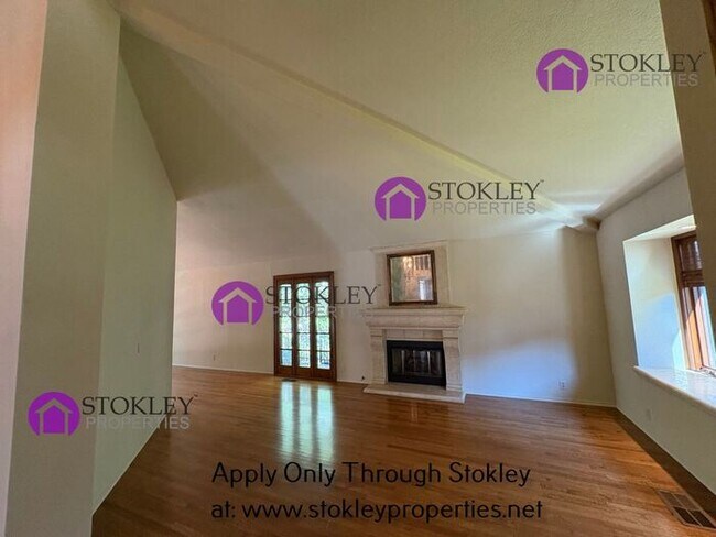 Photo - 270 Live Oak Dr