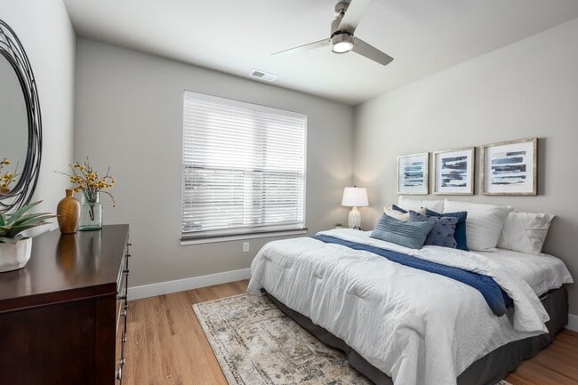 Building Photo - 2B/2B - 3rd Floor Unit 1302