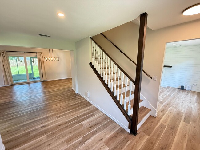 Photo - 715 Dale Pl