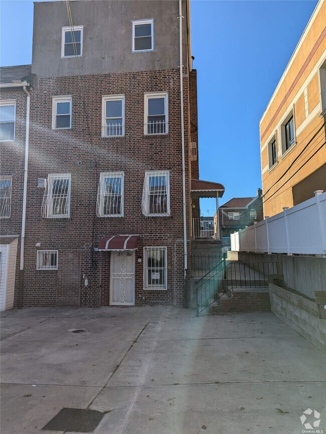 Building Photo - 33-17-33-72 72nd St Unit 1st fl Rental