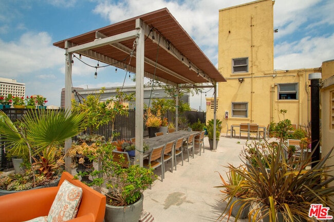 Photo - 108 W 2nd St Unit 714