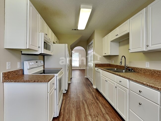 Photo - 130 Parkview Rd