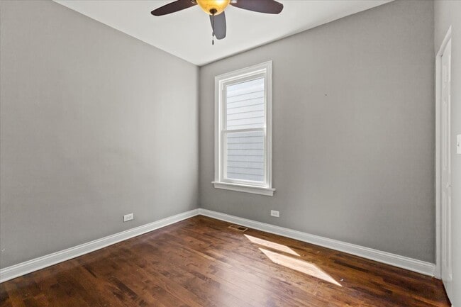 Photo - 5344 W Eddy St Unit 1