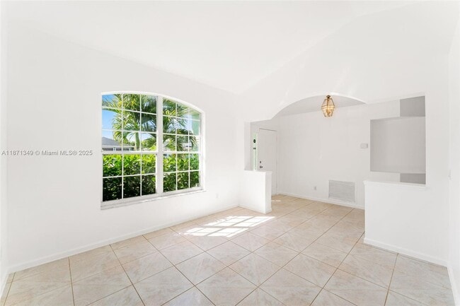 Photo - 4657 SW Leeward St
