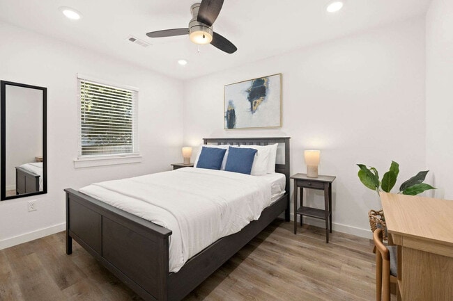 Photo - 804 SW 2nd St Unit ID1302335P