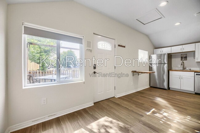 Photo - 2072 Emporia St