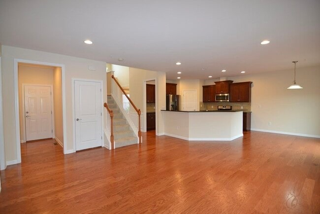 Photo - 8 Spicebush Ct