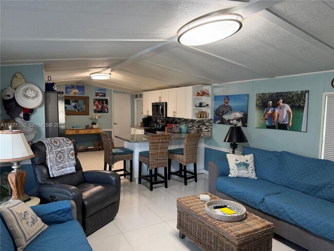 Photo - 212 Orchid St