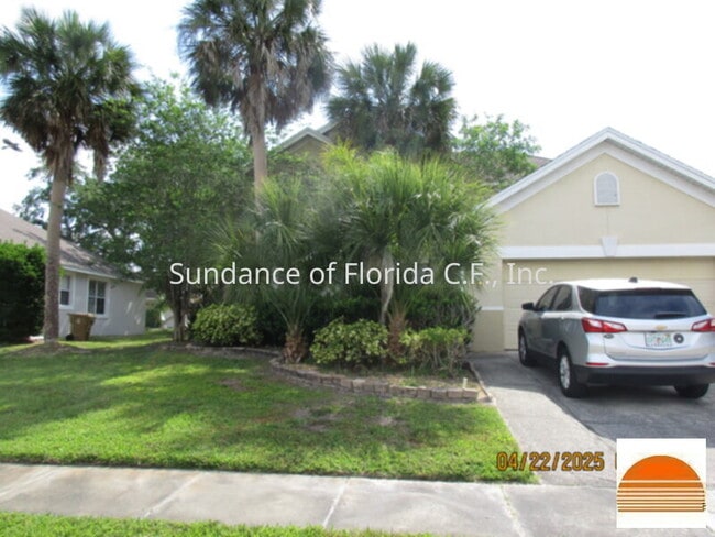 Building Photo - Large 2 story home
