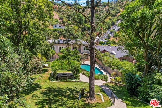 Photo - 1701 Roscomare Rd