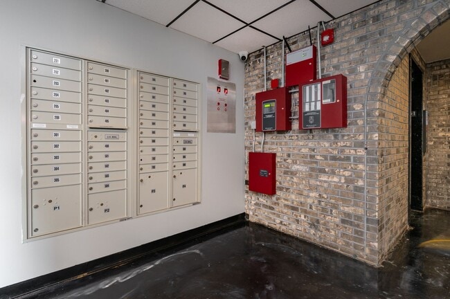 Photo - 2300 N Harlem Ave Unidad 205