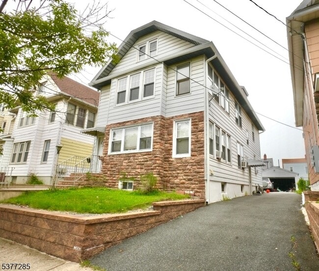 Building Photo - 24 Hornblower Ave Rental