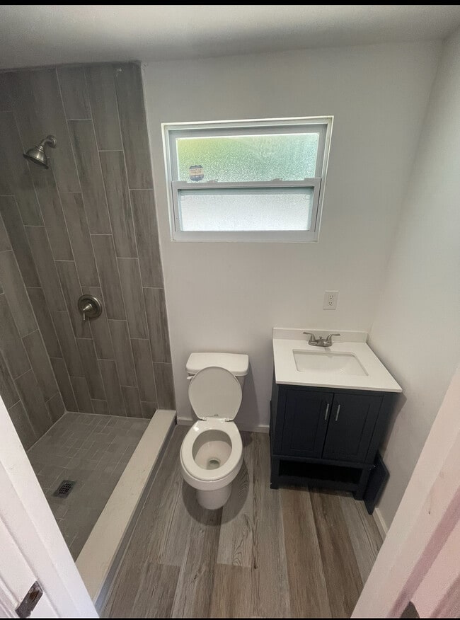 Photo - 4520 Burlington Ave N