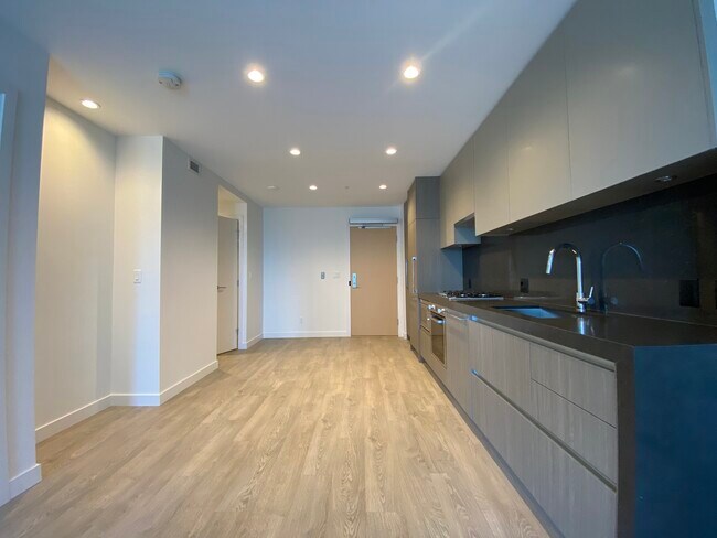 Photo - 6080 Mckay Av