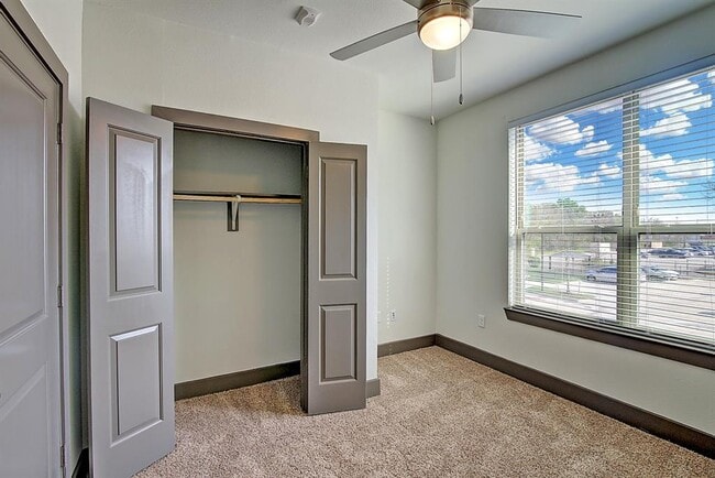 Photo - 2200 N Sam Houston Pkwy E Condo Unit 6214