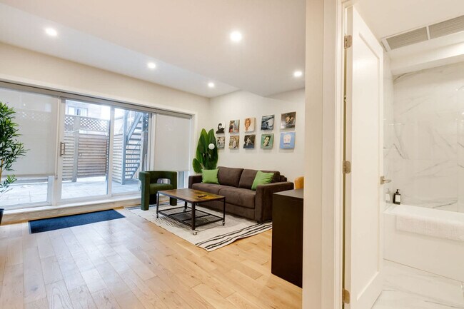 Photo - 1520 Av des Pins O Unit ID1346933P